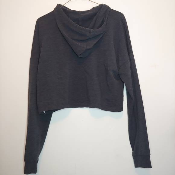 Gray Long Sleeve Crop Top - Picture 2 of 2